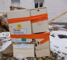 Les portes de façade en revanche sont toutes brisées, et l'ensemble  doit être bien "rempoté "... Mais doit -on faire tout changer du coup ? ou juste les portes ?