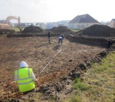 Prise des mesures pour l'implantation.