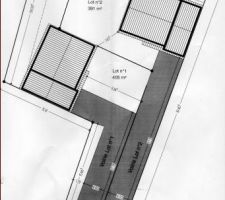 Bonjour, 

quel est votre avis concernant ces 2 lots ? lequel est le mieux ?

le lot 1 est plus grand mais la forme z moins &eacute;vidente &agrave; exploiter. le lot 2 est mieux expos&eacute; (nord en haut) mais vraiment petit. Je ne sais pas s'il nous restera beaucoup de jardin (COS de 0.40)
merci