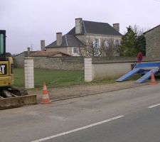 La pelleteuse et sa remorque