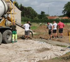 Les fondations du mur de garage, au niveau de la porte d'acc&eacute;s voiture.