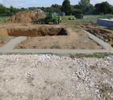 Y'a plus qu'a laisser s&eacute;cher, demain, d&eacute;but de l'&eacute;l&eacute;vation pour r&eacute;aliser le terre-plein.