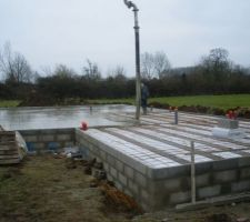 Voil&agrave; la dalle faite aujourd'hui apr&egrave;s seulement 2 semaines d'ouverture de chantier,le travail avance vite et bien. bonne &eacute;quipe sympathique.