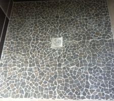 Sol douche italienne 

pierres plates degradé de gris /joint gris perle