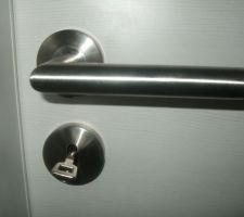 Clenches pos&eacute;es