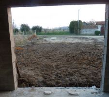 Vue du salon avec les terres remblay&eacute;es