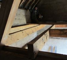 Changement du plancher existant et modification de certaines poutres pour la r&eacute;servation de l'escalier