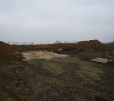 Notre beau chemin d'acc&egrave;s a &eacute;t&eacute; maltrait&eacute; par le terrassier du constructeur !!!