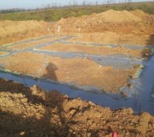 Les fondations sont coul&eacute;es !!!