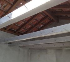 Ah y'es plus de plancher ! ce sera une petite 3eme chambre