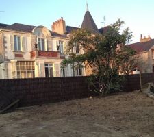 Vue de la séparation de terrain qui sera amenée à bouger.