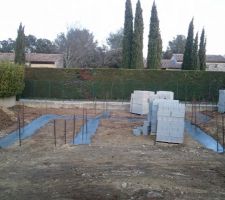 Fondations coul&eacute;es &agrave; la pompe &agrave; b&eacute;ton.