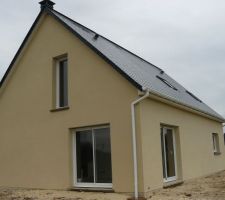 Enduit couleur blanc lumiere
pas encore bien sec
facade sud