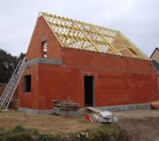 Vue Nord. Emplacement garage futur.