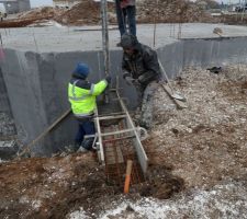 Coulage des fondations de la future terrasse...