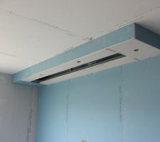 Le joli coffre de la toile du vidéoprojecteur