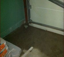 Pose cloisons contre murs garage.
ça mouille à l?intérieur
