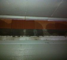 Pose cloisons contre murs garage.
ça mouille à l?intérieur