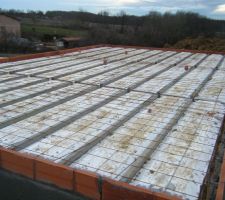 Une vue de dessus, on voit bien les entrevous en polystyr&egrave;ne.