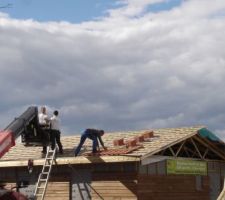 Les premieres tuiles sont posées
tuiles meridionales rouges
