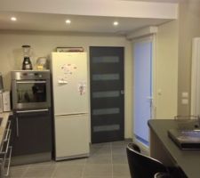 Pose de la porte coulissante du cellier...