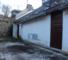 Terrasse du 3* étage , pas bien exposée à l'ombre la plus part du temps , elle accueillera plus tard un abris de jardin