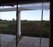 Vue depuis la salle à manger sur terrasse et jardin