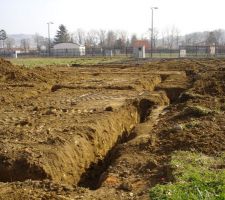 Fondation de hauteur respectée (environ 1m)