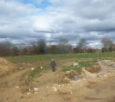 Photo terrain nue de construction avec mon fils dessus