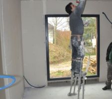 Voila comment le plaquiste travail sur ces echasses
