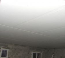 Plaques plafond à 4 bords amincis