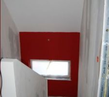 Peinture mur montée d'escalier, vu du haut
