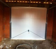 Porte du garage vu de l'intérieur