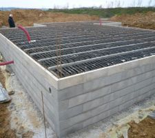 L'acc&egrave;s au vide sanitaire devrait-&ecirc;tre de ce c&ocirc;t&eacute;, on attend de voir !!!