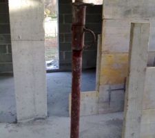 L'escalier qui attend son b&eacute;ton...