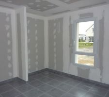 Futur bureau et chambre ami et pour ensuite devenir une continuit&eacute; de la pi&egrave;ce de vie quand &eacute;tage am&eacute;nag&eacute;