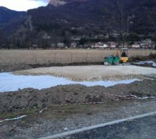 Mise en oeuvre du radier : geotextile  graves calcaire compactées