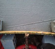 Dalle à l'entrée. La planche n'est pas droite est ce normal ??
