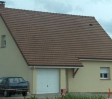 Voici a quoi ressemblera notre maison, avec double garage a droite