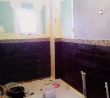 Petite avanc&eacute;e du jour : le demi mur du fond ...