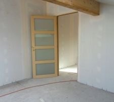 Petite chambre sur mezzanine