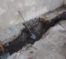 Tranch&eacute;e pour le drain futur