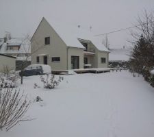 La maison est chaude et nous protège du froid