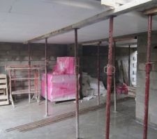 Première partie du sous-sol...dire qu'il faudra y faire entrer une voiture et un scooter...