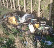 Nombreux d&eacute;ch&ecirc;ts sur le terrain.