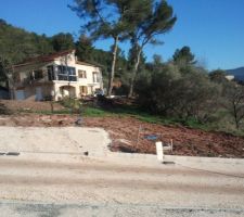 Voici notre terrain &agrave; droite