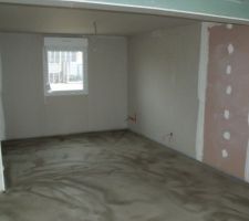 La chape du RDC coul&eacute;e fin de semaine derni&egrave;re est en chauffe depuis hier.