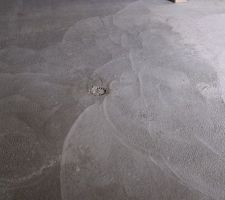 Dalle du sous-sol et syphons obstru&eacute;s