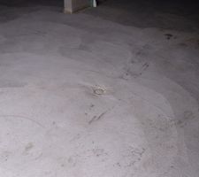 Dalle du sous-sol et syphons obstru&eacute;s