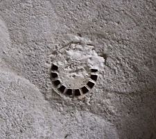 Dalle du sous-sol et syphons obstru&eacute;s